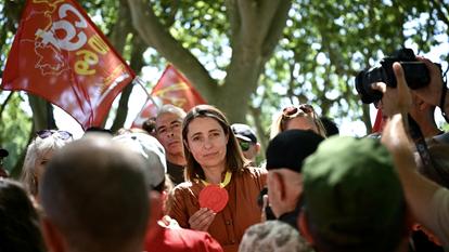 «Les travailleurs et travailleuses n’ont pas rendez-vous avec la canicule à Noël. Ils y sont confrontés aujourd’hui!», lance Sophie Binet.