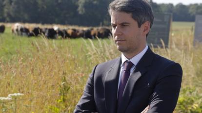 Gabriel Attal lors d’une visite à Levis Saint Nom (Yvelines), le 19 juin dernier.