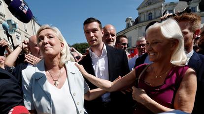 Marine Le Pen à La Flèche (Sarthe), au lendemain de sa condamnation en appel et de l’annonce de sa candidature à l’élection présidentielle.