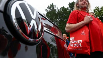 Le PDG de Volkswagen, Oliver Blume, a déclaré lundi à ses employés que 50.000 emplois supplémentaires pourraient être supprimés.