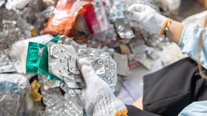 Chaque année, sur les plus de 7 600 tonnes de médicaments retournés en pharmacie, 40 % sont encore consommables.