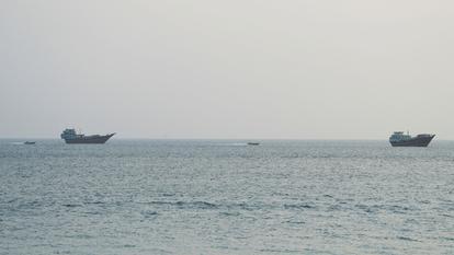 Navires au détroit d’Hormuz, vus depuis Musandam, Oman, 15 juillet 2026.