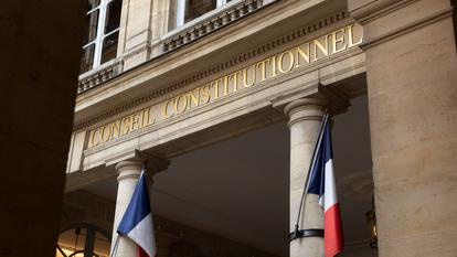 Définitivement adoptée à l’Assemblée nationale, la loi sur l’aide à mourir est remise en cause devant le Conseil constitutionnel.