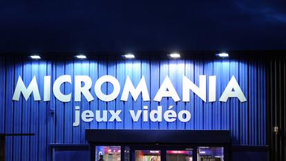 Une ancienne enseigne de Micromania.