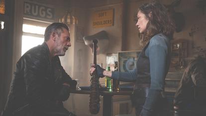 Jeffrey Dean Morgan (Negan) et Lauren Cohan (Maggie) dans The Walking Dead - Dead City sur Canal+.
