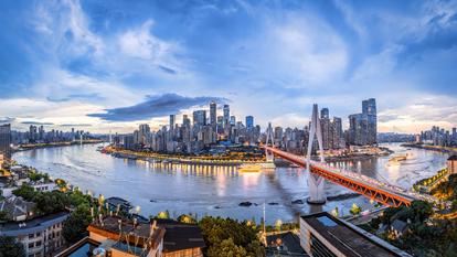 Le centre de la ville de Chongqing à l’aube, 30 septembre 2023.