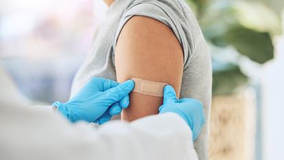 La couverture vaccinale contre la grippe est insuffisante chez les personnels de santé.