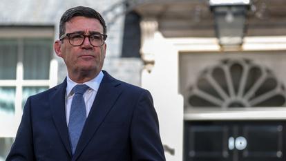 «Élu dirigeant du Parti travailliste britannique vendredi dernier, Andy Burnham est largement inconnu du grand public».