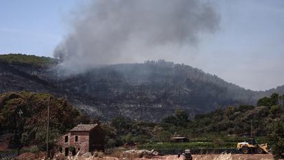 Le feu parti dimanche de Taradeau dans le Var s’est propagé jusqu’aux Arcs-sur-Argens avant d’être fixé lundi.
