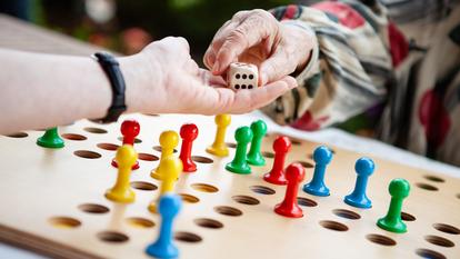 Adaptés aux goûts personnels, pratiqués régulièrement, les jeux soutiennent la santé cérébrale et la préservent de certains effets du vieillissement.
