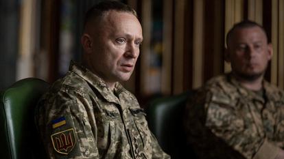 Le général Mykhailo Drapaty pendant une réunion avec le président ukrainien Volodymyr Zelensky, à Kiev, le 20 juillet 2026.