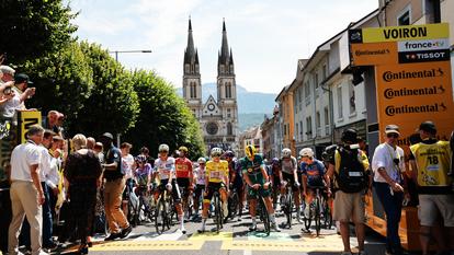 Le départ de la 18e étape du Tour de France 2026 à Voiron (Isère), le 23 juillet 2026.