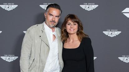 Maxime Chattam et Faustine Bollaert, en 2022.