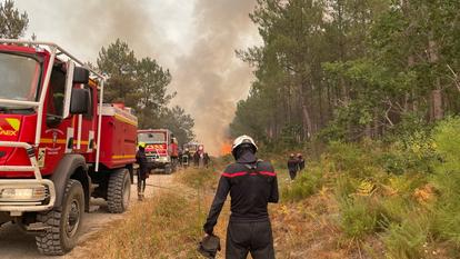 Un incendie en cours à Lège-Cap-Ferret, dans le département de la Gironde, ce le 23 juillet 2026.