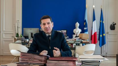 « Ponctionner les collectivités alors que l’État et les comptes sociaux poursuivent leur trajectoire de dépenses n’a aucun sens », souligne David Lisnard, président de l’AMF et maire de Cannes.