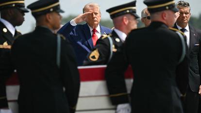 Donald Trump lors d’une cérémonie solennelle de transfert en l’honneur des militaires américains tués au cours d’opérations au Moyen-Orient, à la base aérienne de Dover (Delaware), le 22 juillet 2026.