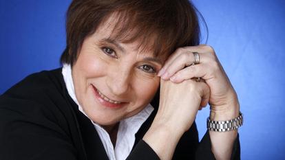 La carrière de Marie-Paule Belle avait débuté après sa victoire à un concours télévisé ; elle enregistrera dans la foulée son premier 45 tours.
