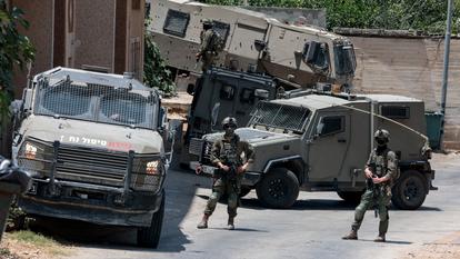 Des membres des forces israéliennes participent à une opération à Tell, près de Naplouse, le 25 juillet 2026.