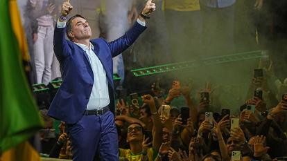 Le sénateur brésilien Flavio Bolsonaro, samedi, lors du lancement de sa candidature, à Sao Paulo.
