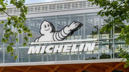 Bibendum sur la façade du siège de Michelin.