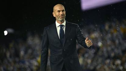 Former French football player Zinedine Zidane arrives on stage during the opening ceremony of the Paris 2024 Olympic Games in Paris on July 26, 2024. (Photo by Loic VENANCE / POOL / AFP)