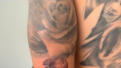 Marc Cucurella s’est fait tatouer le visage de Luis de la Fuente sur son bras