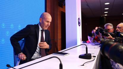 Zinédine Zidane lors de sa présentation en tant que nouveau sélectionneur des Bleus, au siège de la Fédération Française de Football, à Paris, le 28 juillet 2026.