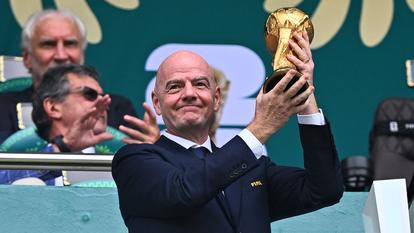 Gianni Infantino fait face à la gronde du football européen.
