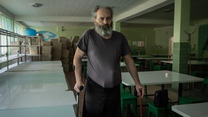 Andriy Leontovitch, 52 ans, a mis une semaine à fuir son village avant d’arriver dans un refuge à Lozova, aux portes du Donbass.