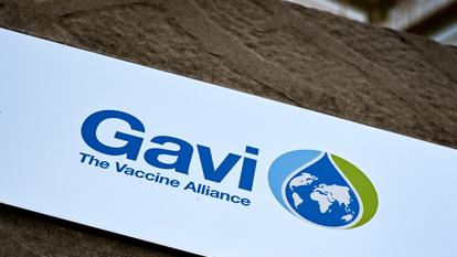Le logo de Gavi, l’Alliance du vaccin, au siège de l’organisation à Genève, le 11 avril 2025.