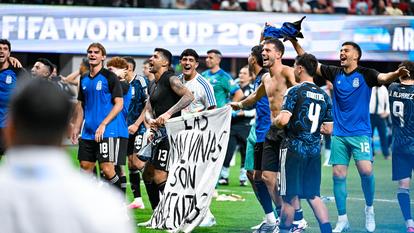 Après leur victoire contre l’Angleterre, les Argentins ont déployé une banderole sur laquelle on pouvait lire «Les Malouines sont argentines».