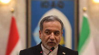 Selon une vidéo circulant sur Internet, le ministre iranien des Affaires étrangères Abbas Araghchi (sur la photo) a affirmé au sujet de négociations avec les États-Unis que l’Iran «n’était pas le Venezuela».