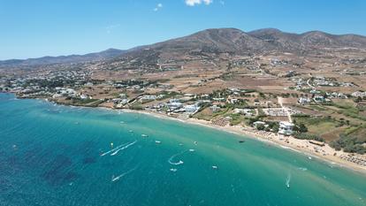 Paros est l’une des îles le splus fréquentées par les touristes en été, notamment les Français.