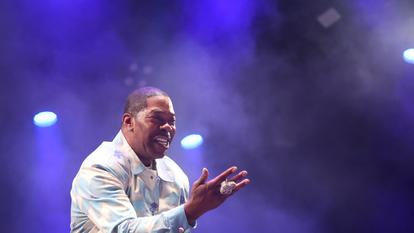 Parmi les pas de côté du Nice Jazz Festival cette année, l’invitation lancée au rappeur de la côte est Busta Rhymes . (Photo by Valery HACHE / AFP)