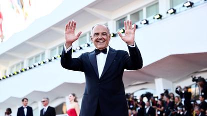 Alberto Barbera, pose sur le tapis rouge lors de la cérémonie de clôture de la 82e édition du Festival International du Film de Venise, le 6 septembre 2025.
