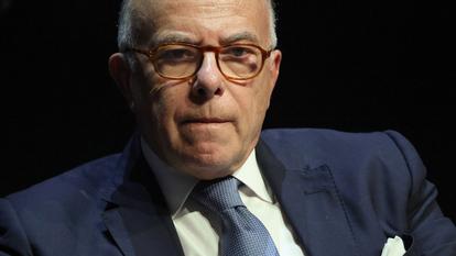 L’ancien Premier ministre socialiste français Bernard Cazeneuve assiste à un débat sur les politiques énergétiques dans le cadre de l’événement « Les Conversations Terra Nova », organisé par le groupe de réflexion français de centre gauche Terra Nova, au Beffroi de Montrouge, à Montrouge, au sud de Paris, le 22 juin 2026.