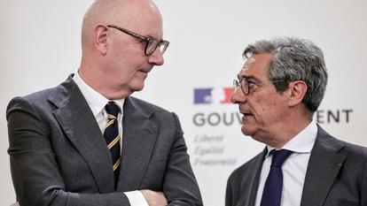 Le ministre de l’Économie, Roland Lescure et le ministre du Commerce, Serge Papin, le 21 mai, à Paris.