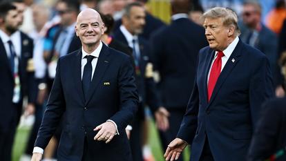 Le président de la FIFA Gianni Infantino et le président des États-Unis Donald Trump lors de la finale de la Coupe du monde, à New York, le 19 juillet 2026.
