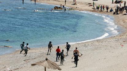 Le Maroc estime que 11 migrants sont morts en tentant de rejoindre Ceuta à la nage.