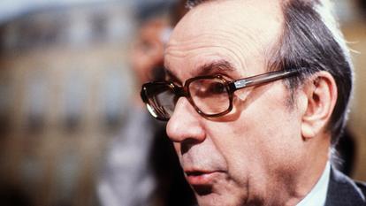 L'ancien premier ministre Michel Debré s'exprime lors de l'enregistrement de l'émission d'Antenne 2 «Question de temps», à Paris, rue Cognacq-Jay, le 14 décembre 1978.