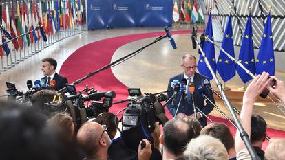 Emmanuel Macron et Friedrich Merz lors d’un Conseil européen, à Bruxelles, le 19 mars 2026.
