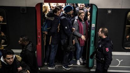 Les fermetures pour travaux de plusieurs lignes très fréquentées ont semé la pagaille dans les transports franciliens. (Photo d’illustration)