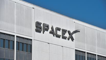 Les lancements de fusées, cœur historique de SpaceX, n’ont représenté qu’à peine plus d’un dixième des revenus du trimestre, et perdent de l’argent.