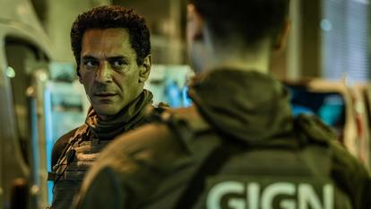 Tomer Sisley est le commandant David Caron dans la série GIGN, sur Netflix.