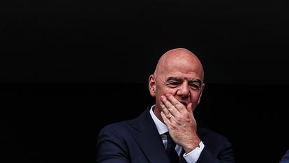 Gianni Infantino voit tout le monde se désolidariser autour de lui à la Fifa.
