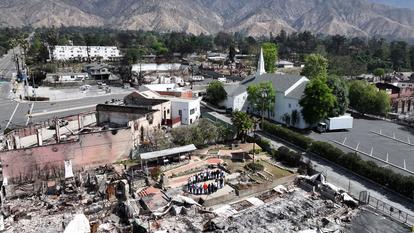 L’incendie avait détruit des milliers d’habitations à Altadena, une ville nichée dans les montagnes surplombant Los Angeles, et causé la mort de 19 personnes.