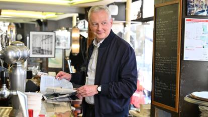 Bruno Le Maire, en avril dernier, dans un café à Paris.