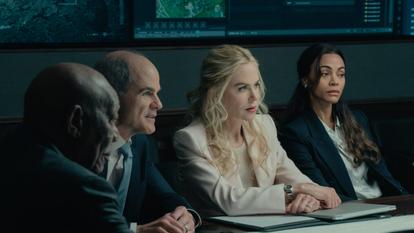 Nicole Kidman et Zoe Saldana en réunion de crise dans Lioness.
