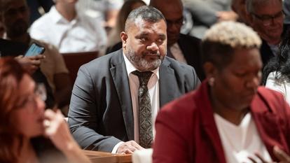 Milakulo Tukumuli, nouveau président (L’Éveil océanien) du gouvernement collégial de Nouvelle-Calédonie, lors de son élection le 31 juillet 2026, au Congrès, à Nouméa.