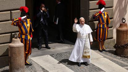 Le pape Léon XIV après la prière de l’Angelus.